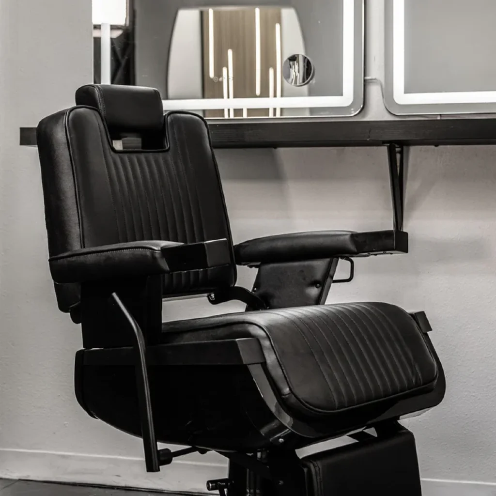 Винтажное кресло для парикмахерской