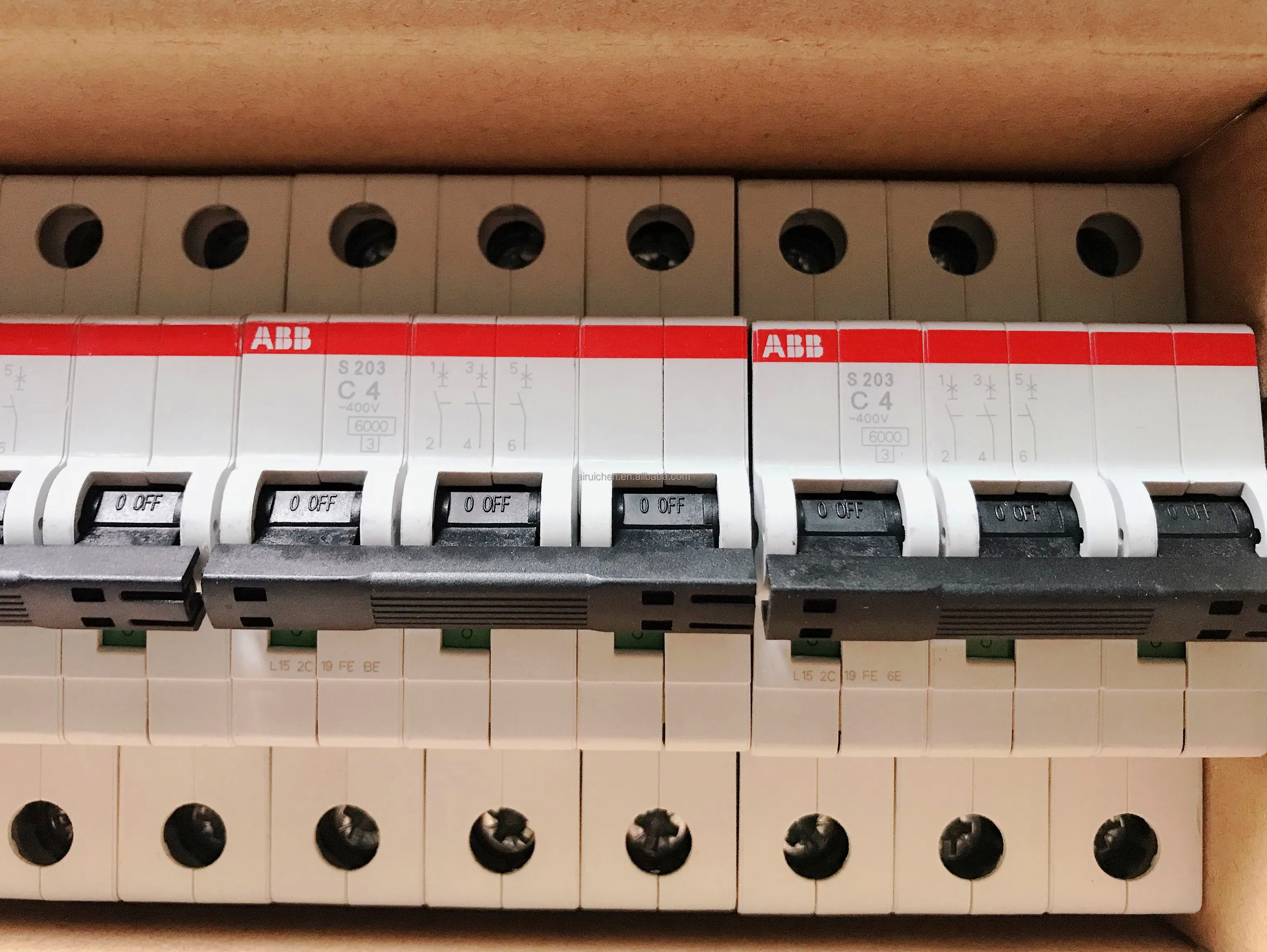 Distributors ABB-China Miniature Circuit Breaker 2TAZ140200R0065 SH202-B6 MCB circuit breaker