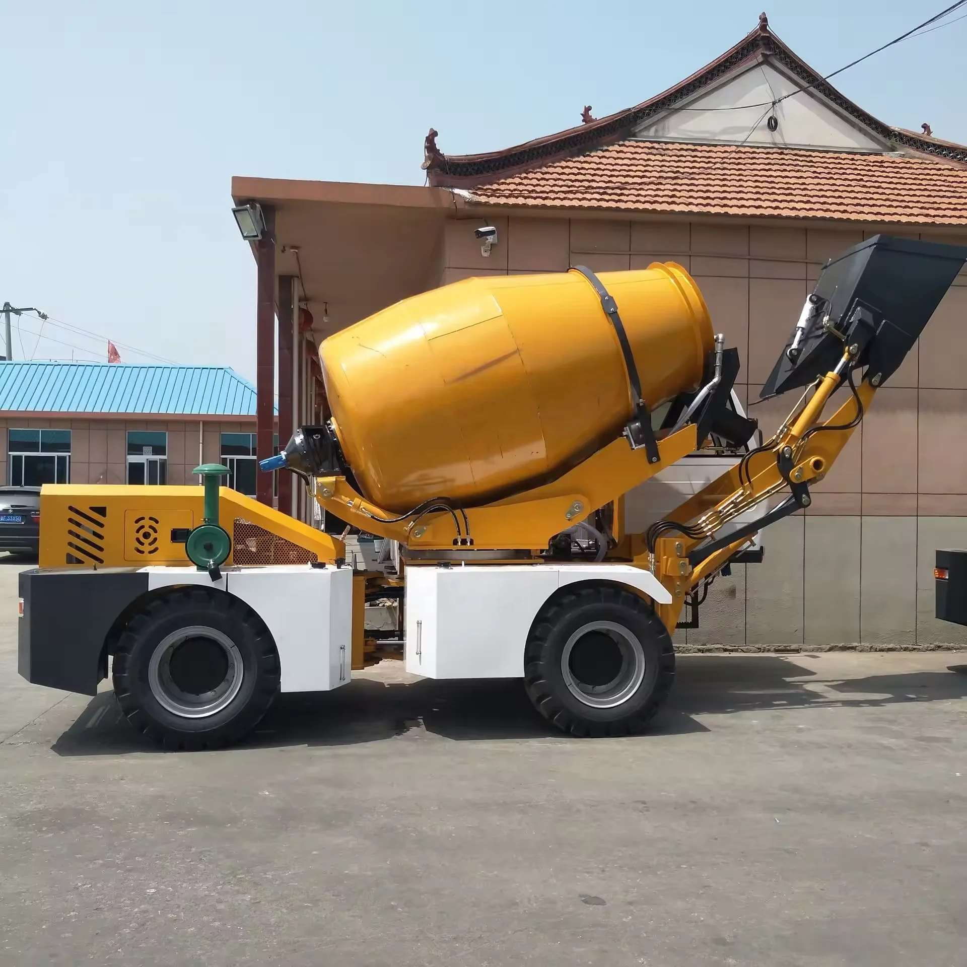 Low price durable automatic feed concrete mixer truck self loading mixer truck for sale