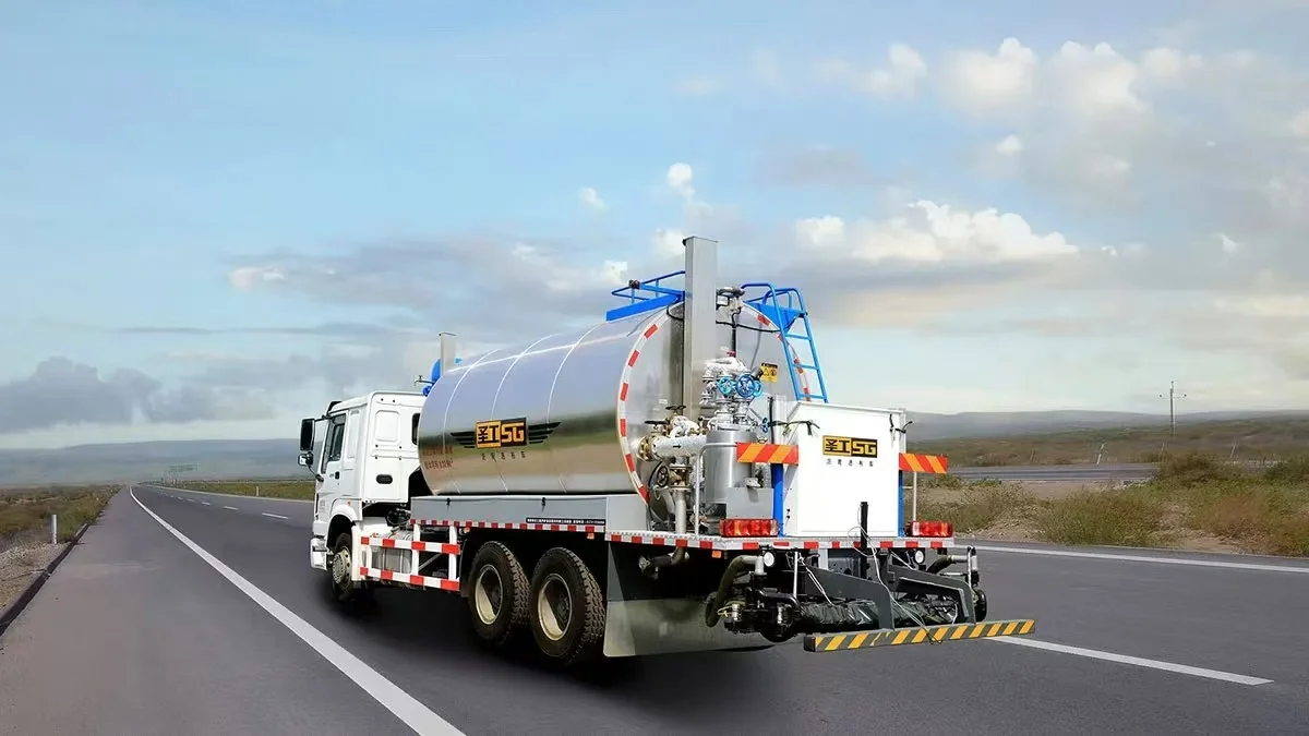 4x2 automatic asphalt spreader truck 6 ton Asphalt bitumen sprayer truck