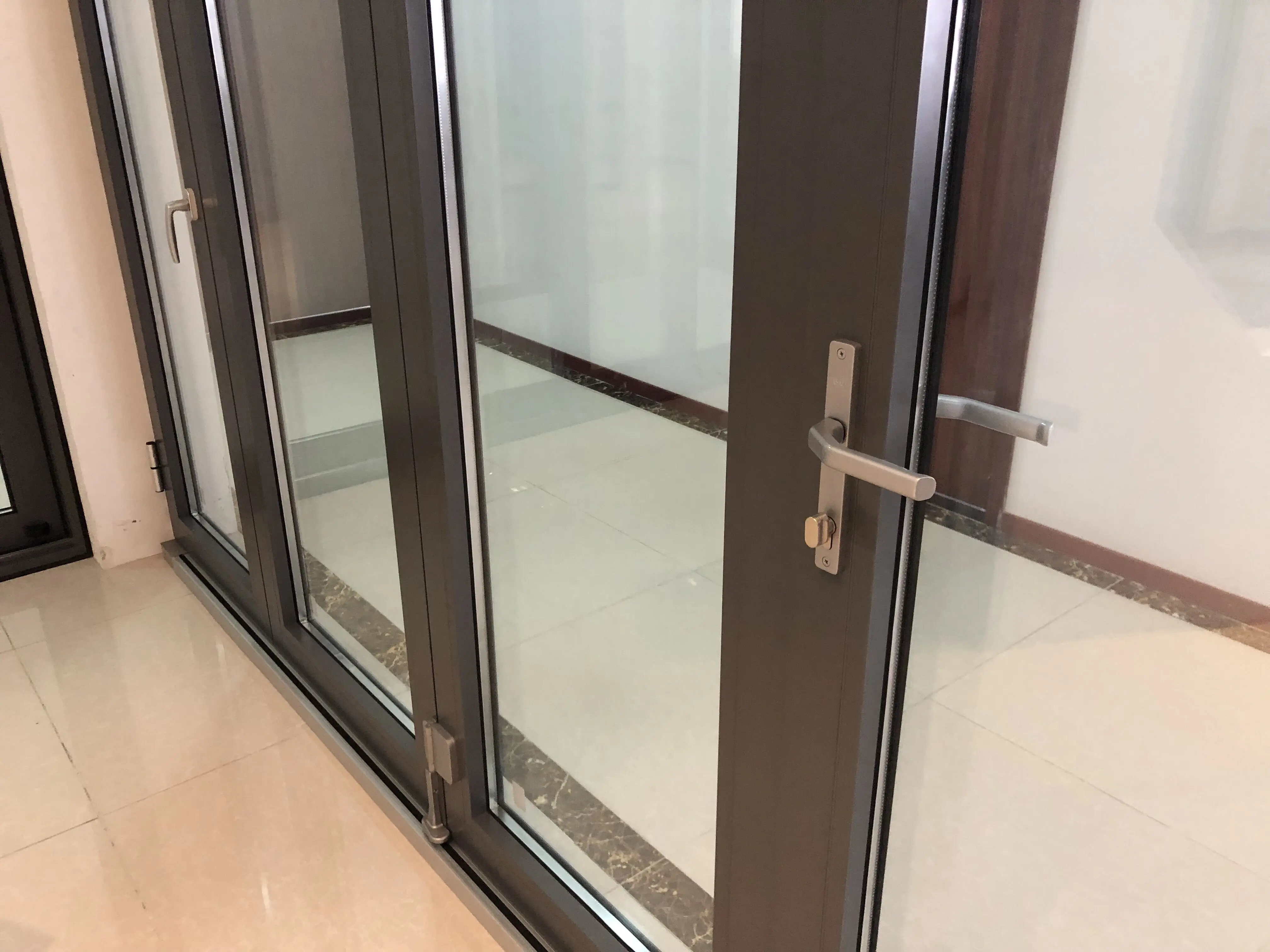 Soundproof thermal break wooden color Luxury Exterior Patio Lowes Glass Accordion Aluminium Bi-fold Doors