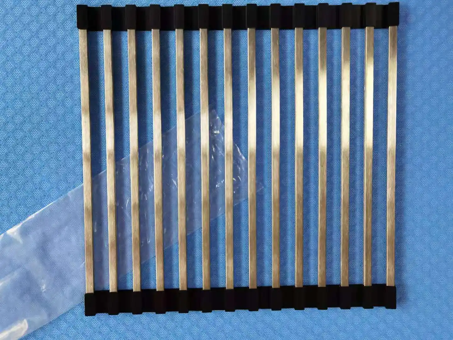 
Household Metal Fruit Dish And Vegetable Drain Holder Over The Sink Roll Up Dish Rack For Kitchen 