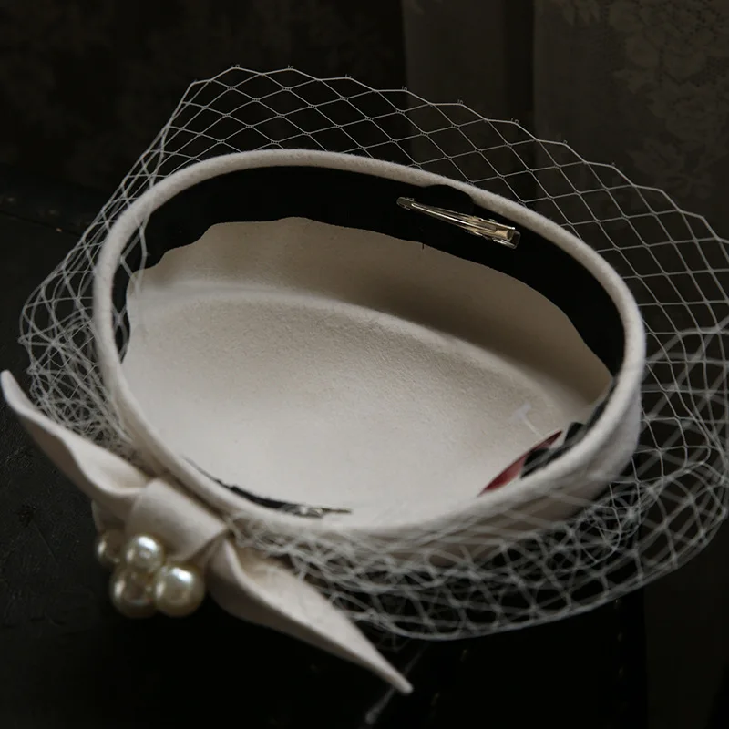 Lady White Pearl Petal Travel Cap Mesh Wool British Style Beret Banquet Wedding Elegant Bridal Clip Hat for Women