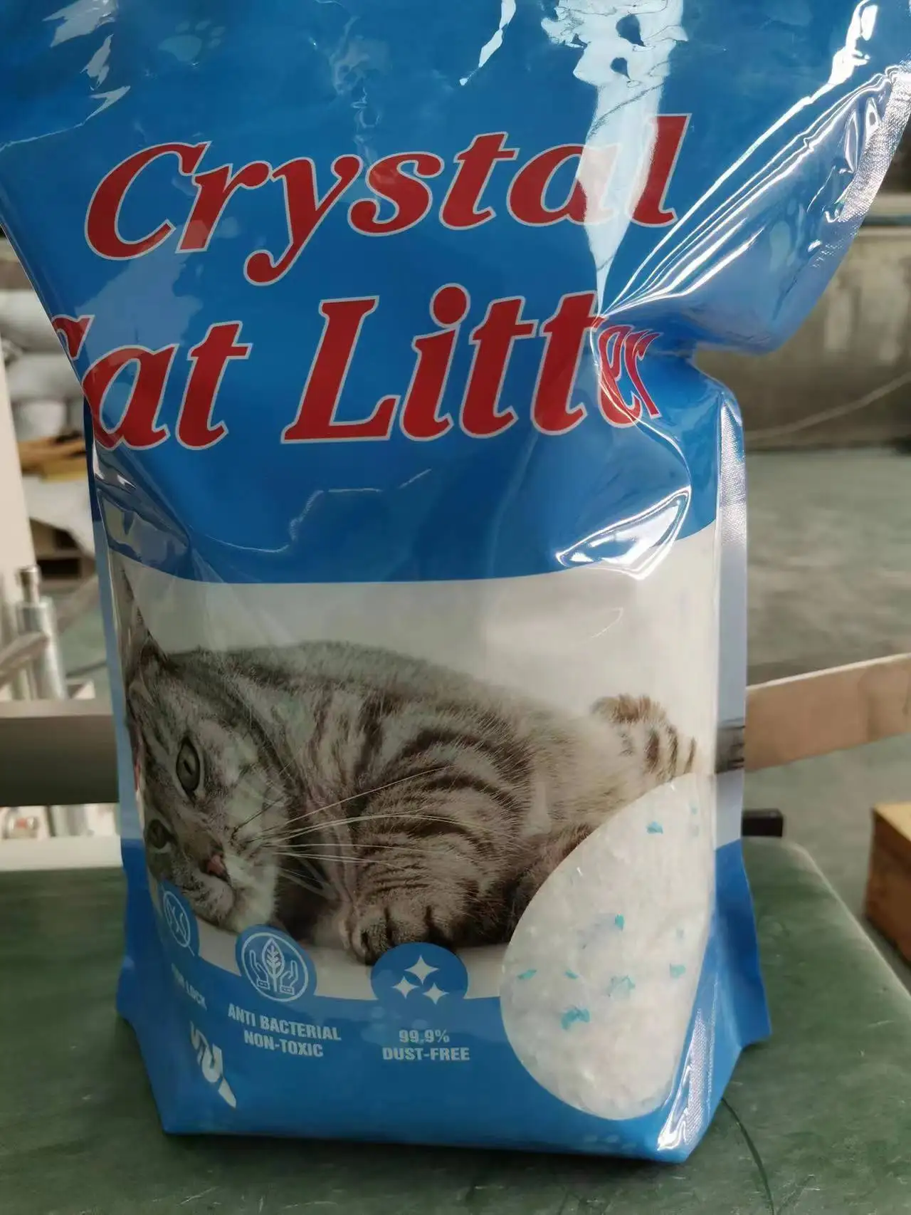 Wholesale Supplier Crystal Cat Litter Sand High Quality Cheap 3.8l 1-8mm Eco Friendly Silica Gel Cat Litter