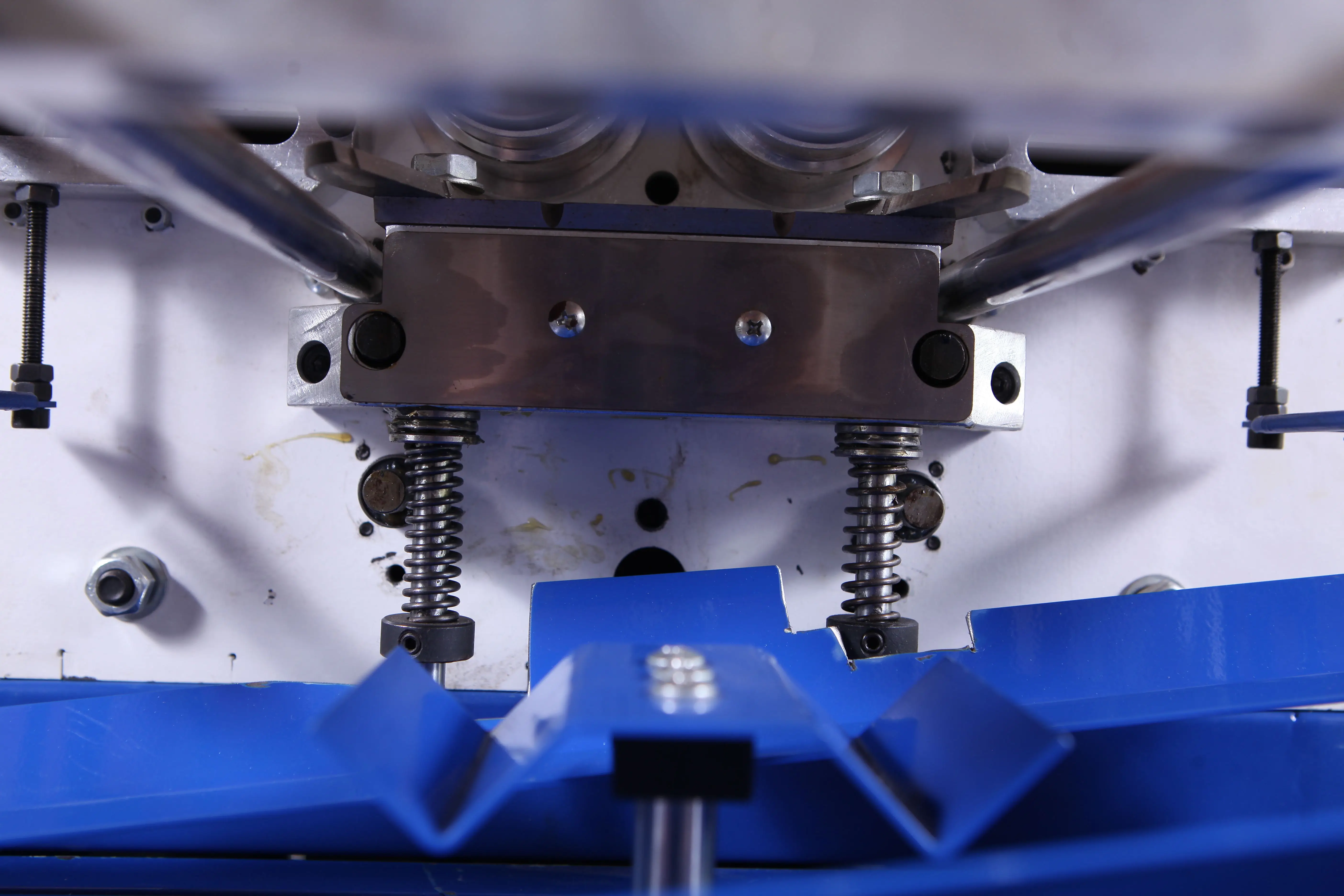 XY--716 Ferroaluminum Full Automatic Coil Armature Thread Winding Machine