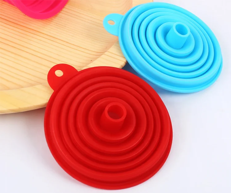 Factory Wholesale Kitchen Tools Foldable Oil Leak Silicone Collapsible Funnel For Beer