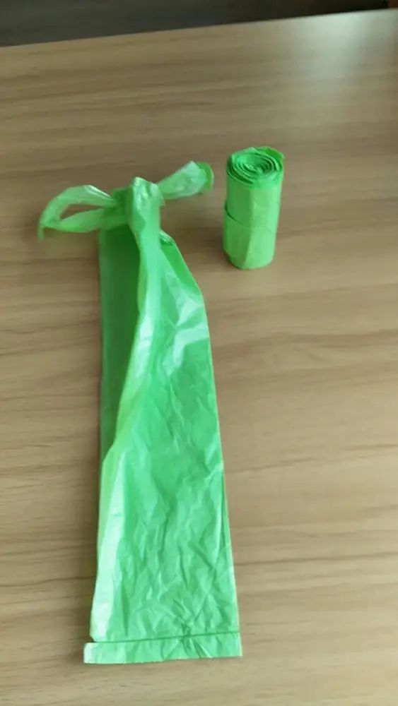 Eco friendly 100% biodegradable compostable kitchen trash bag with handle T-shirt trash bag on roll