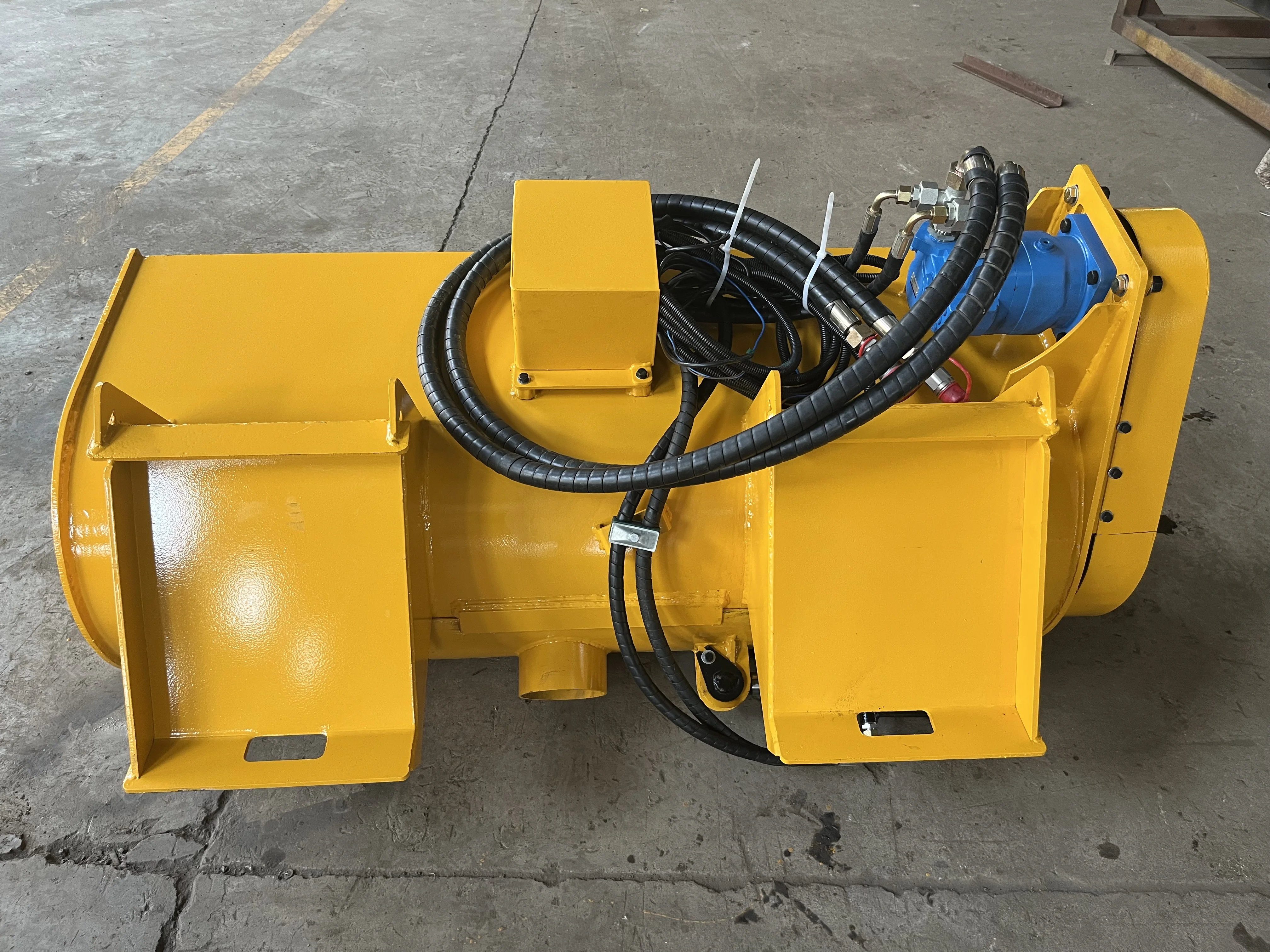 Skid Steer Loader Attachments Cement Mixer Bucket Attachment Mixer Concrete Mixing Bucket for Sale