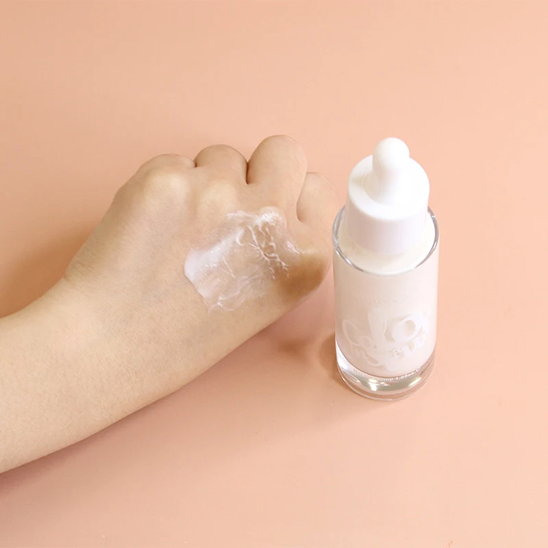 Brighten moisturizing facial makeup primer and neck makeup primer to isolate invisible pores