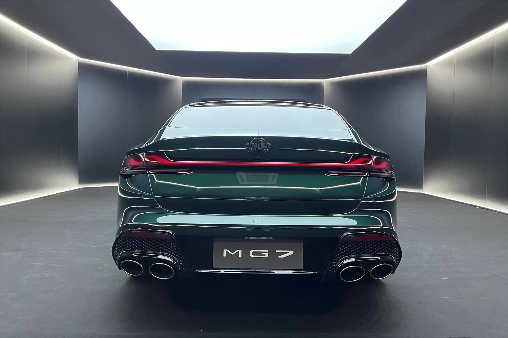 2023 Hot Sale SAIC MG 7 Front Grille 1.5T 2.0T Petrol 5 Door 5 Seater FWD Electric Car In Stock EV Car For Sale