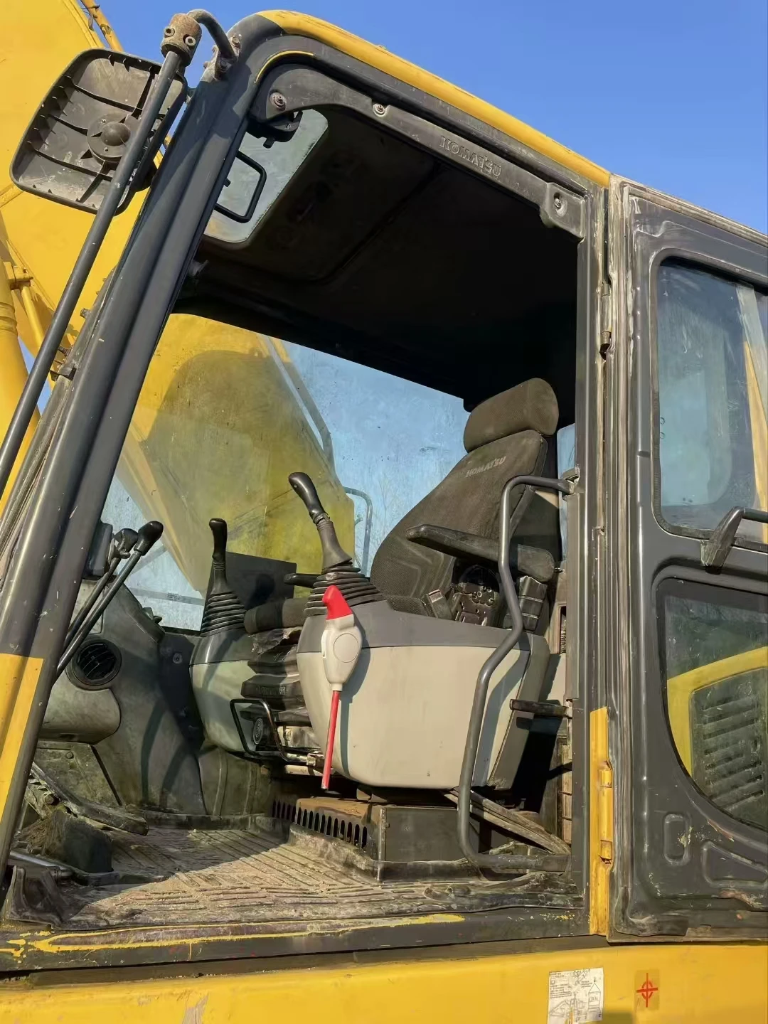 Ready-to-Ship Used 2017 Komatsu PC220-8MO Excavator with Original Core Components Farm Machinery Hot Sale Digger Good Prices
