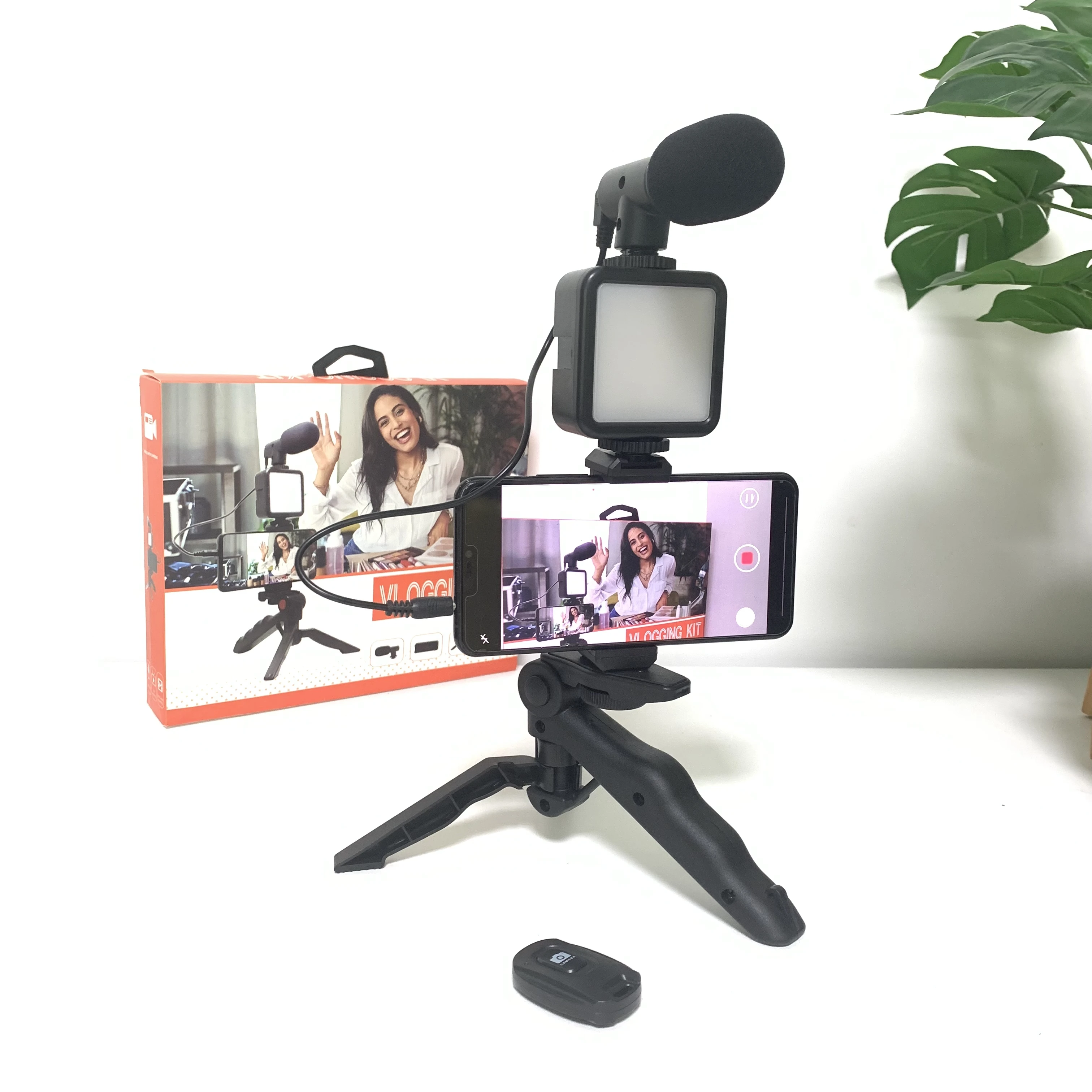 Hot selling Smartphone Video Microphone Wired Phone holder Tripod Stand LED light Vlog Microphone kit for YouTube Tik Tok  Live