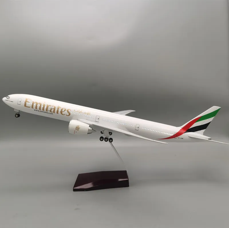 Unique Kids Toy Scale 1:157 47cm B777 Emirates Airline Desktop Airplane Model with LED light and Wheels