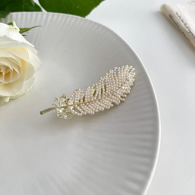 Simple Fashion Metal Hair Clips Women Antique Pear Feather Hairpin for Girl (H013C)