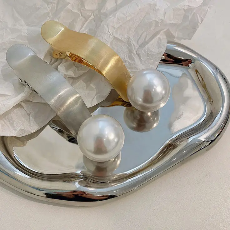 French Vintage Pearl Duckbill Claw Clip Elegant Metal Shark Clip Headpiece Fashion Metal Hair Clip for Women