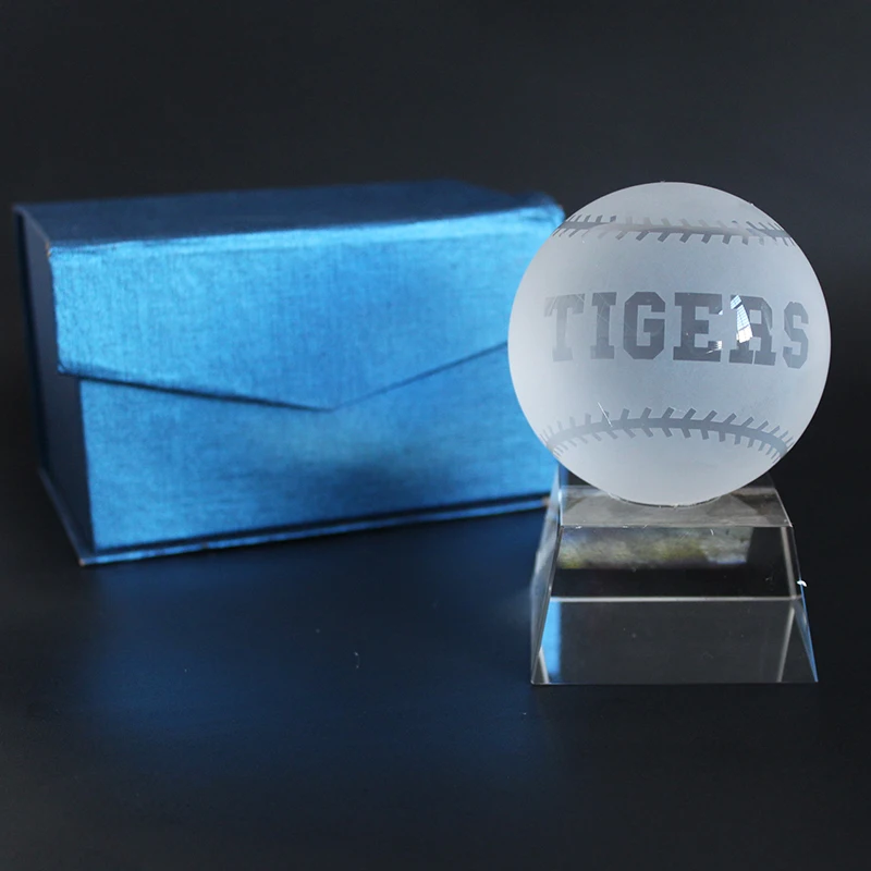 Wholesale Customized resin Sports Resin Trophy Engraved Baseball Football Table Tennis Volleyball Crystal Trophy