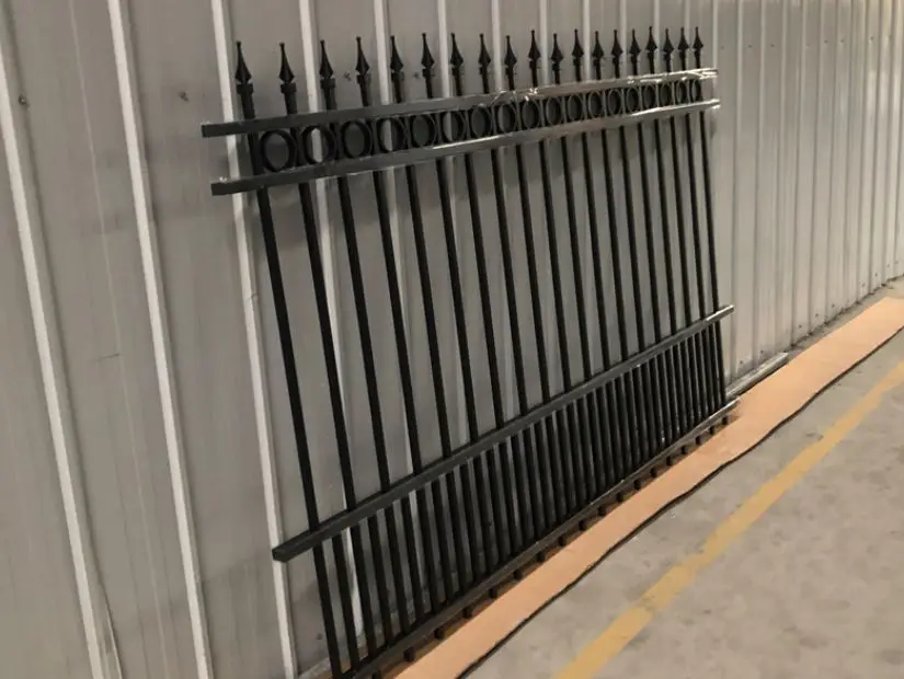 High quality Fencing Spearhead Iron Fence Panels Black Tubular Metal Fence for hot sale