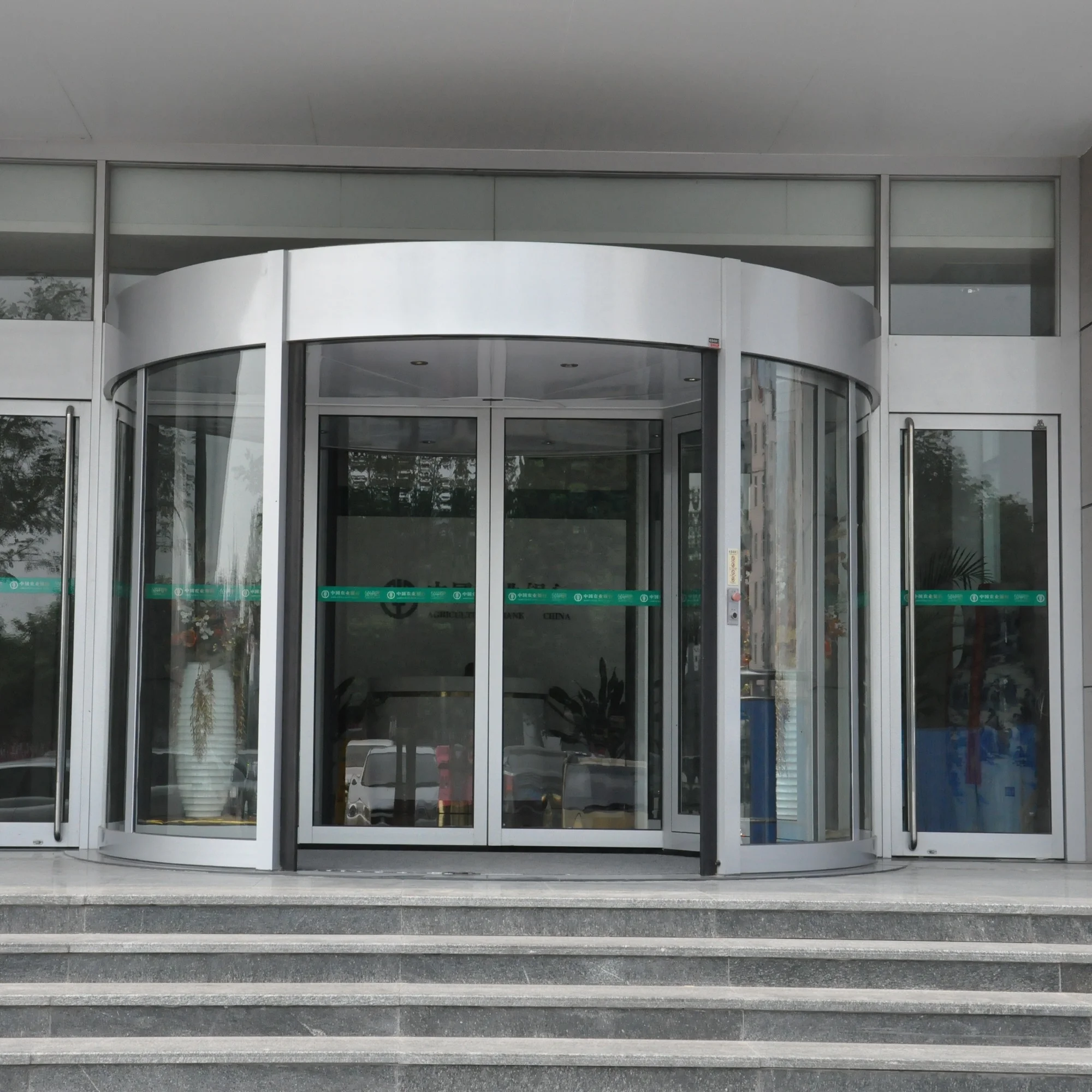New design aluminum alloy rotating glass doors for hotel building