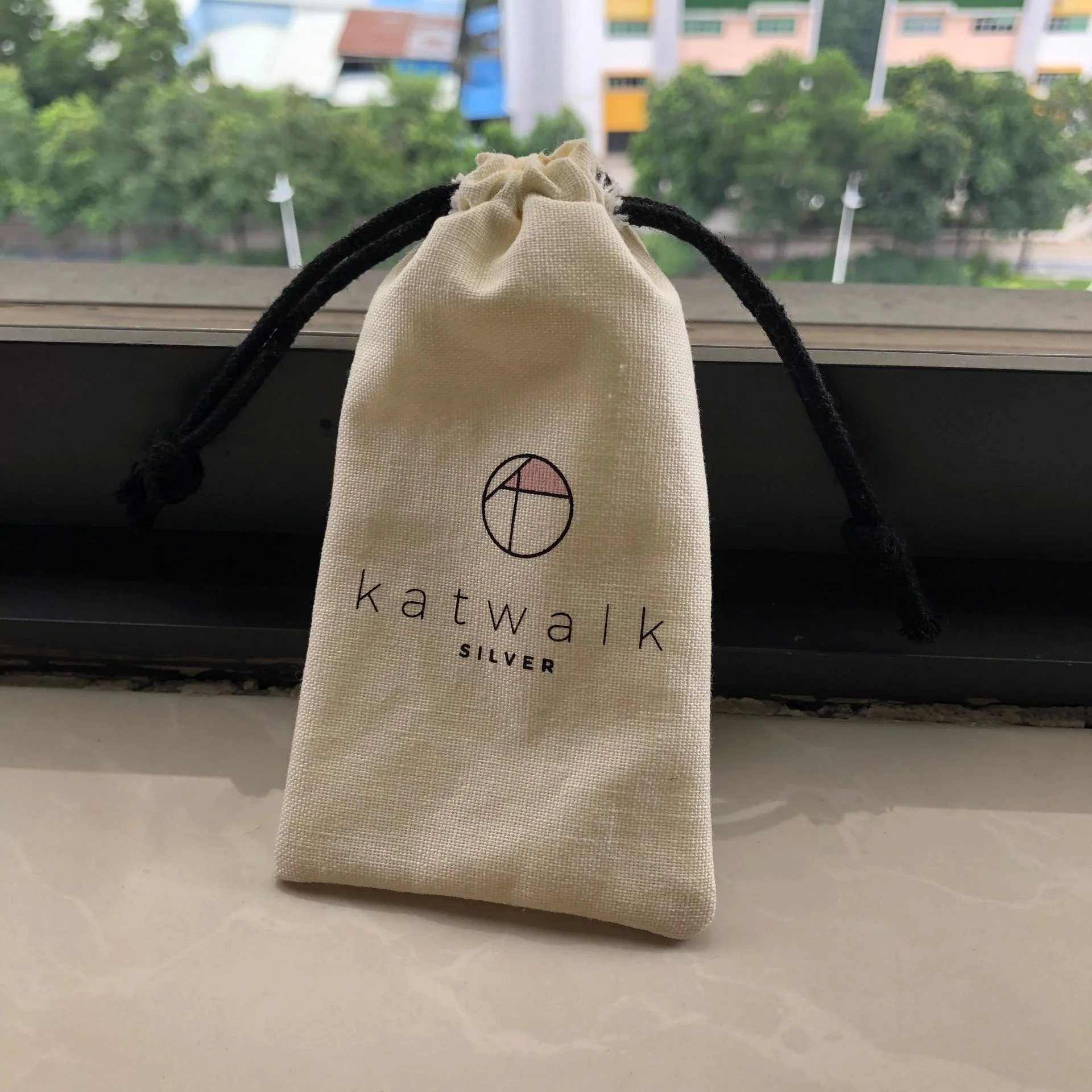 Маленькая хлопковая упаковочная сумка на шнурке