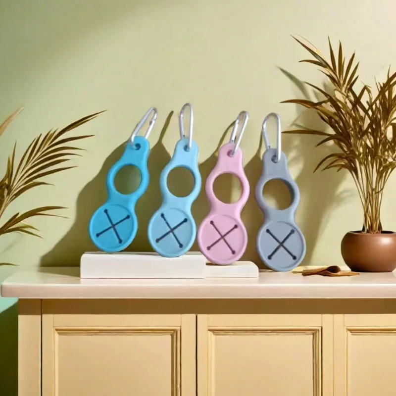 Wholesale silicone water bottle buckle dog poop bag holder pet poop bag dispenser hands-free clip