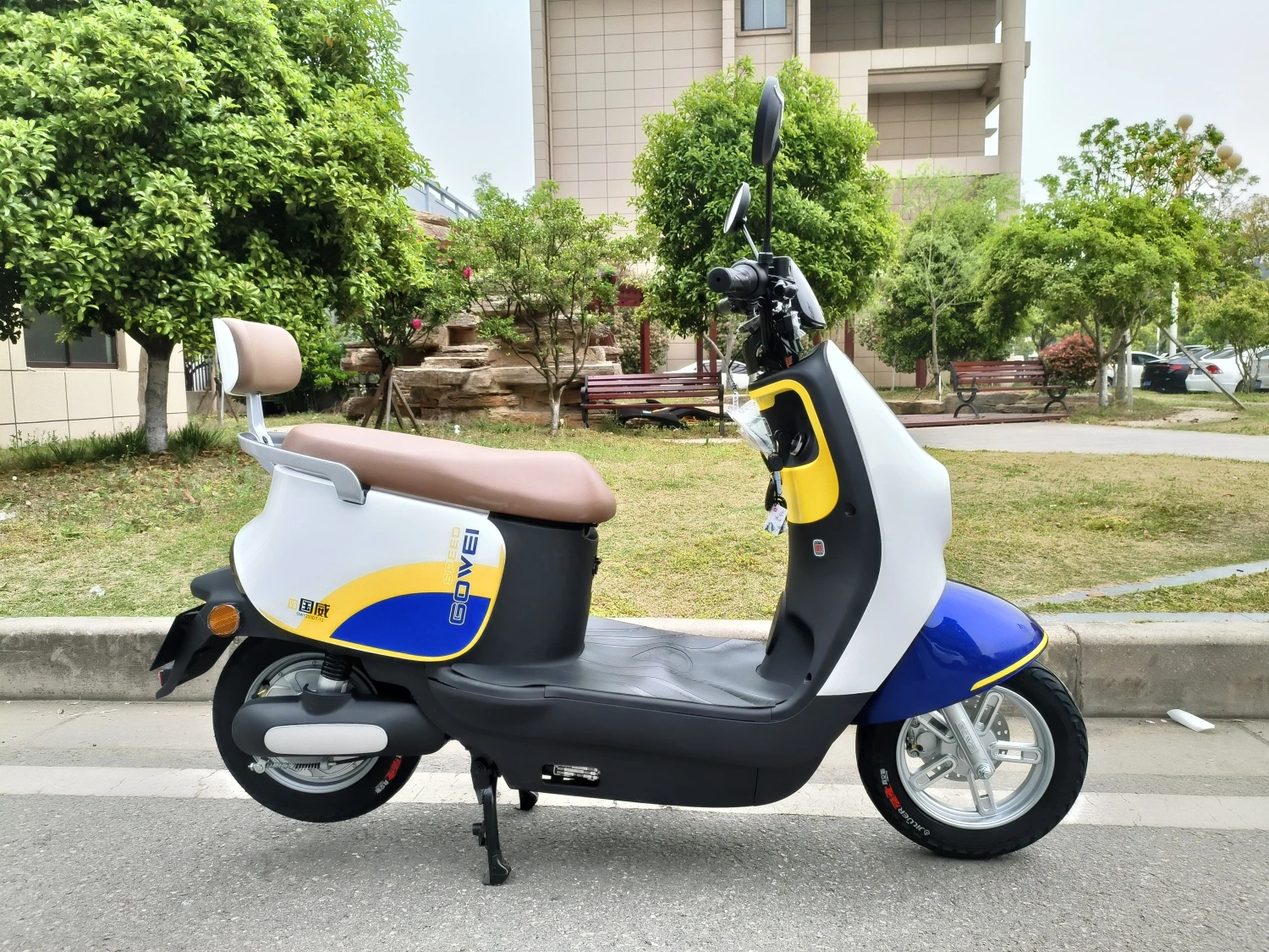 china made wholesale electric scooter motorcycle  48V60V72V electric motorcycle adult 1000w fast 2 person electric moped scooter