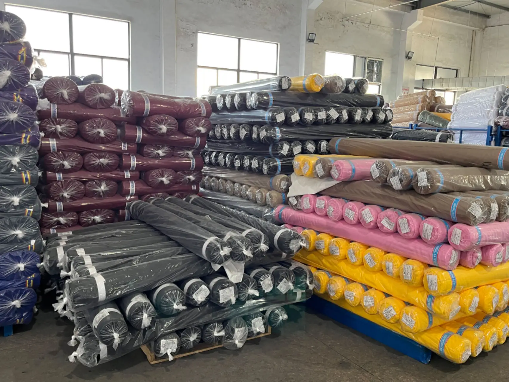 Manufacturer Cheap price wholesale polyester fabric for professional dress