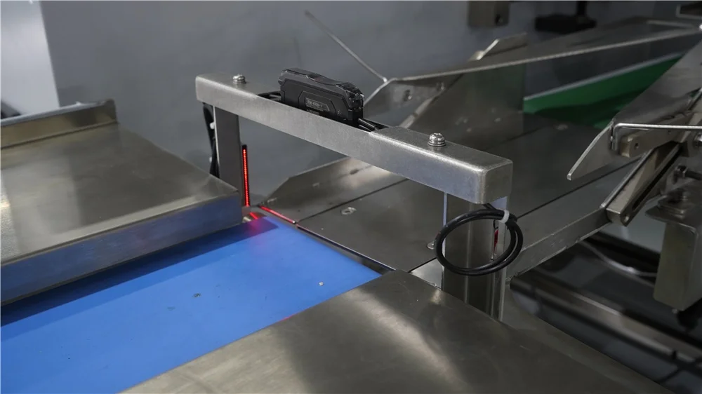 automatic high speed vegetable lettuce carrot sweet corn flow wrapper horizontal packing machine manufacturers