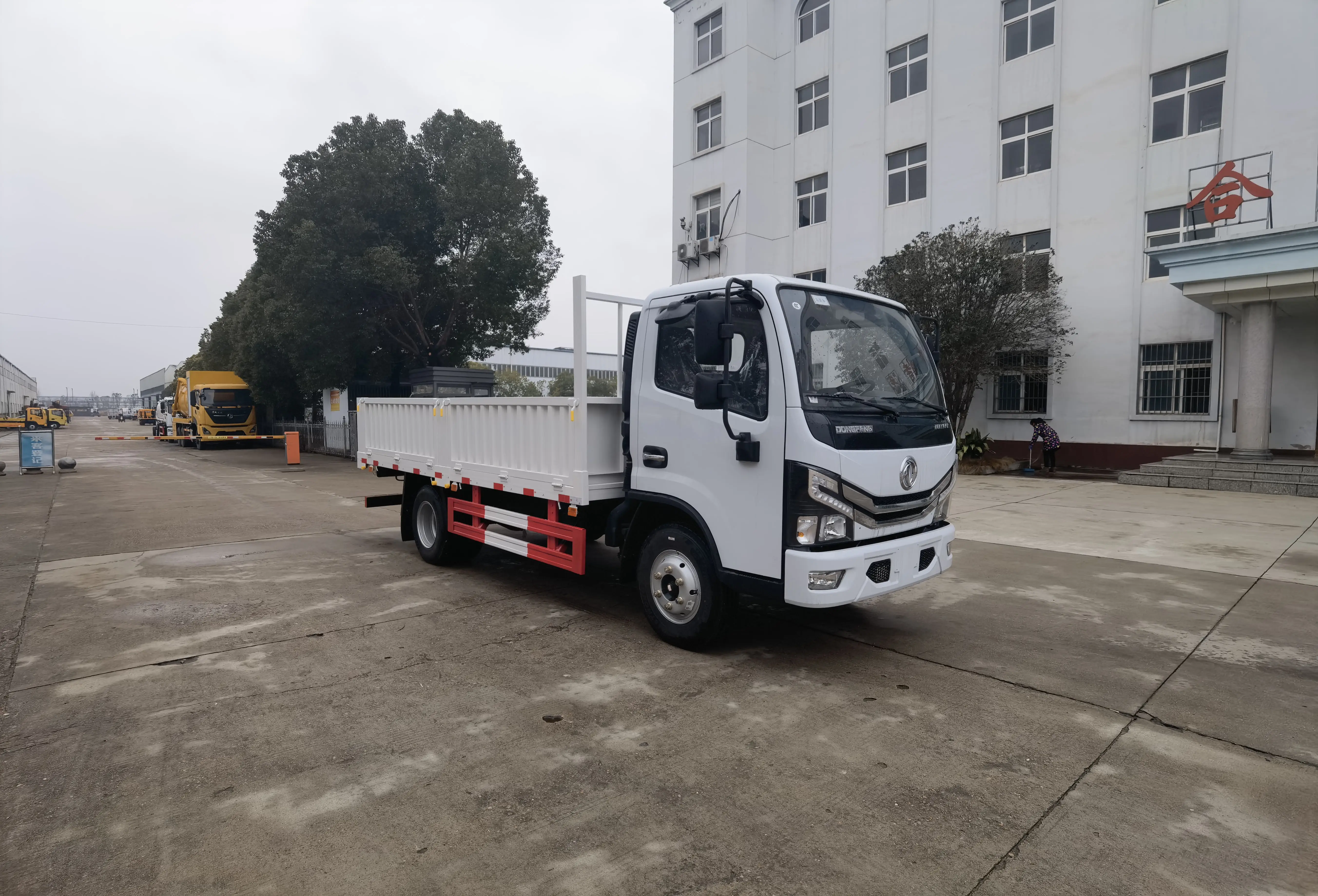 Недорогой легкий самосвал Dong feng 3 тонны мини 5-тонный для продажи