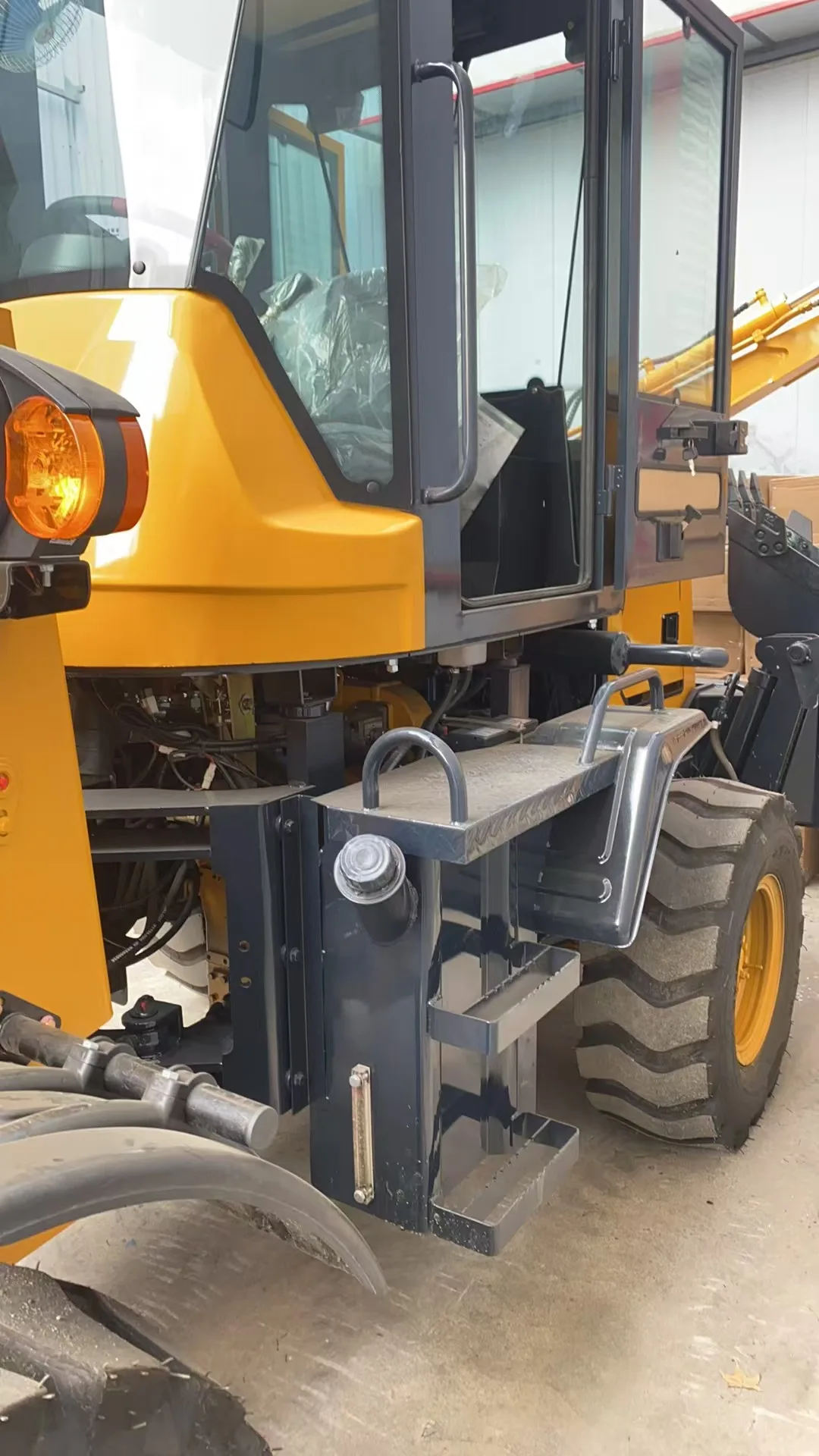 Hot Sale Used TH10-60 Backhoe Loader in Good Condition Quality Engine Pump Motor Gear Components from Outlet