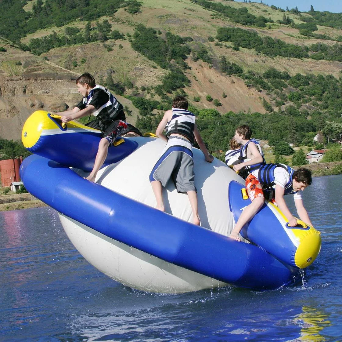 Customized Aqua Park Games Spinning Inflatable Disco Boat Inflatable Disco Towable Inflatable Sport Ski Towable Tube