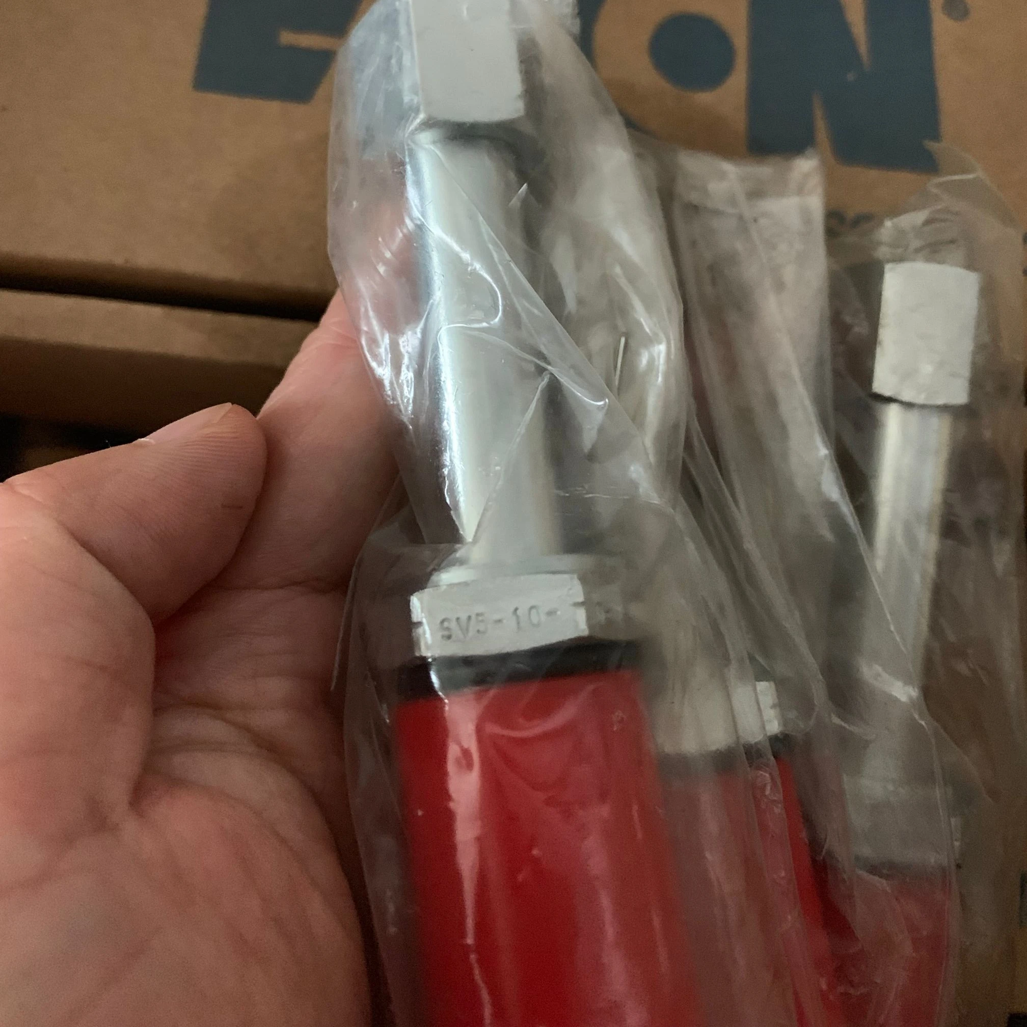 SV5-10-0-0-00 565543 SV5 10 0 0 00 SV51000000 EATON VICKERS IH происхождения электромагнитный клапан с наружной резьбой Картридж конкурентоспособная цена на складе