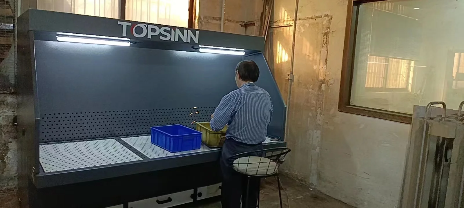 Factory Price Efficiency Grinding Polishing Sanding Use Downdraft Table Sanding Dust Collection Table