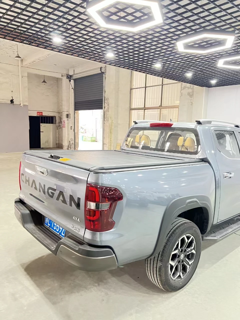 Toyota Tundra Truck Bed Cover for Pick Up Plastic Truck Tonneau Cover Electric Retractable Truck Bed Cover