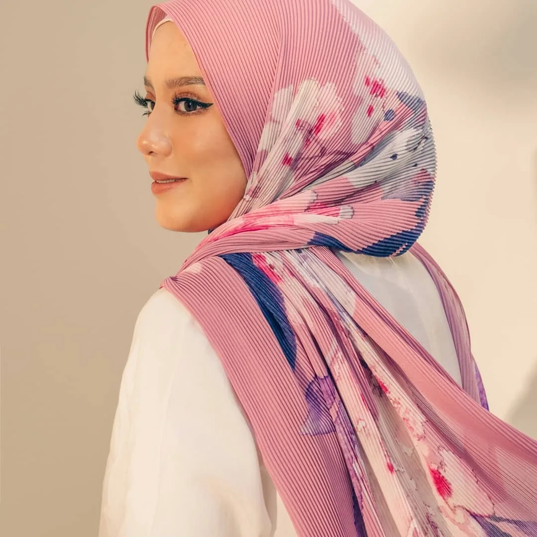 Custom premium printed mini pleated chiffon women pleated shawl hijab