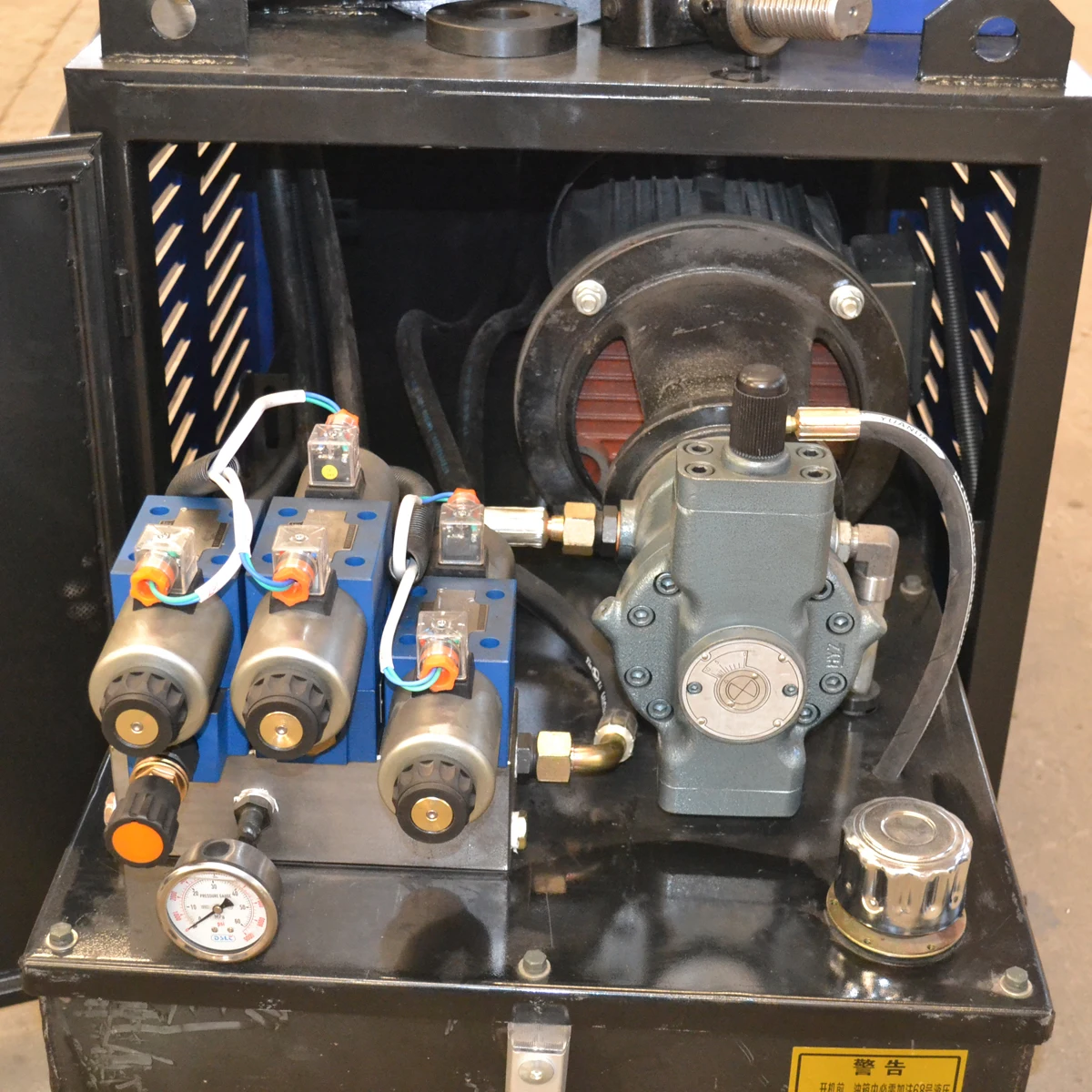 Машина для штамповки металла, машина для холодной штамповки арматуры