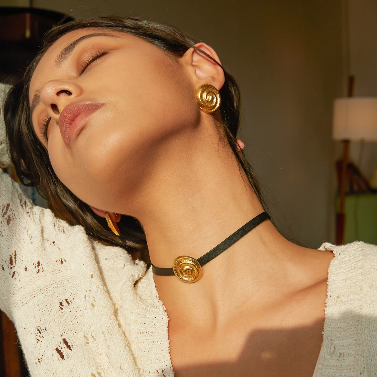 J&D Designer Style Spiral Circular Leather Rope Necklace 18k PVD Stainless Steel Gold Plated Waterproof Necklace For Women