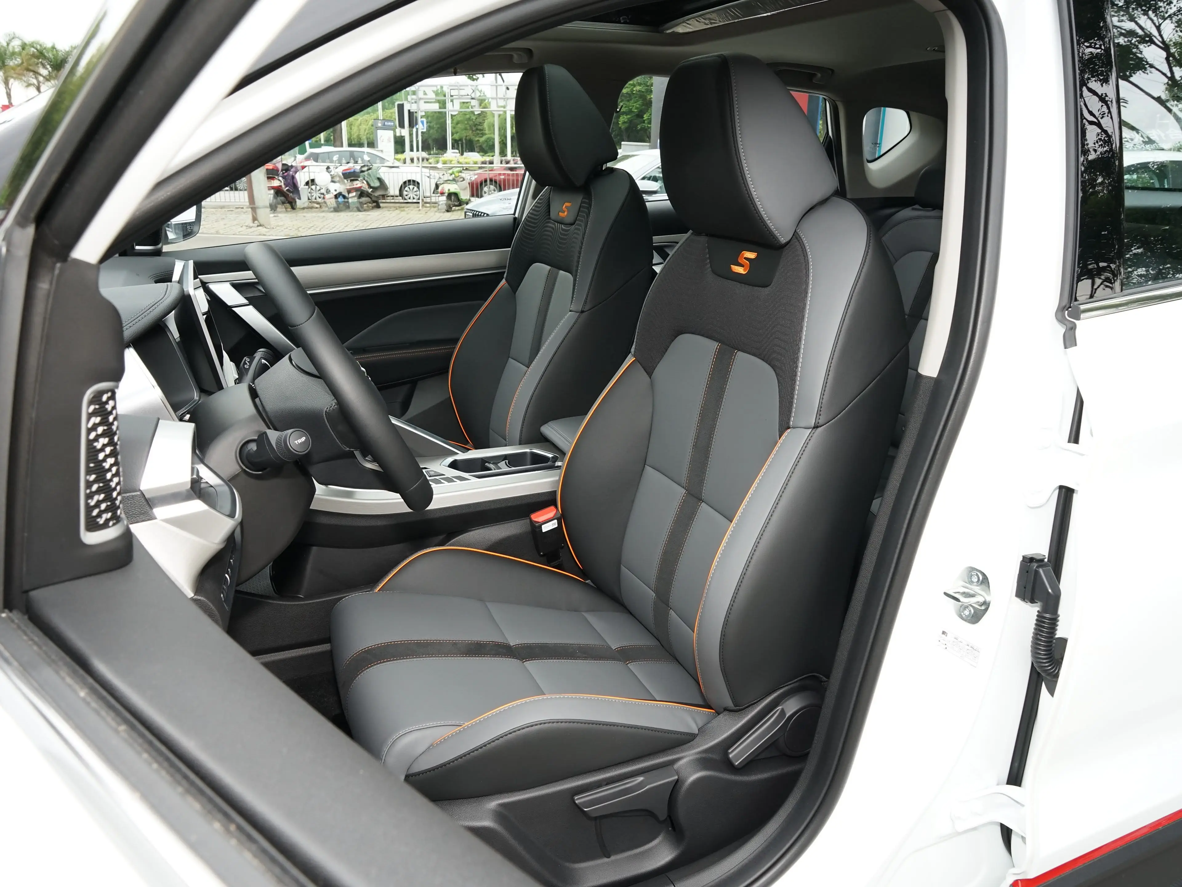 Geely Binyue 2024 1 5 т Dct левый руль вождения автомобиля L4 Auto дешевый внедорожник Китай Подержанный автомобиль
