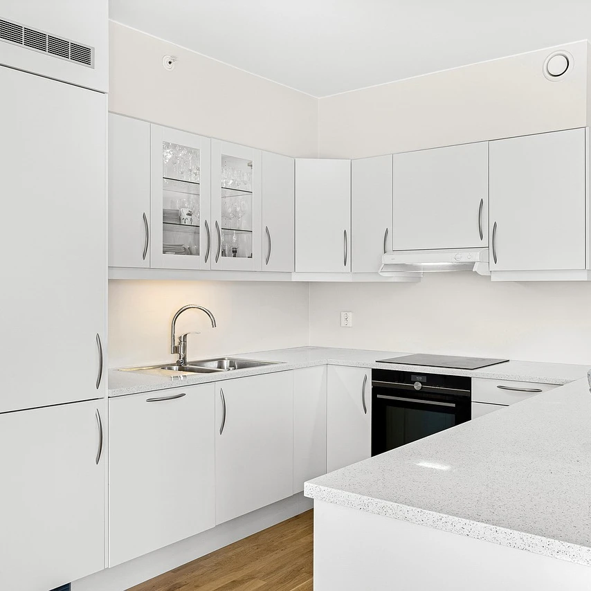 Australian apartment project high gloss 2 pac white kitchen furniture cabinet