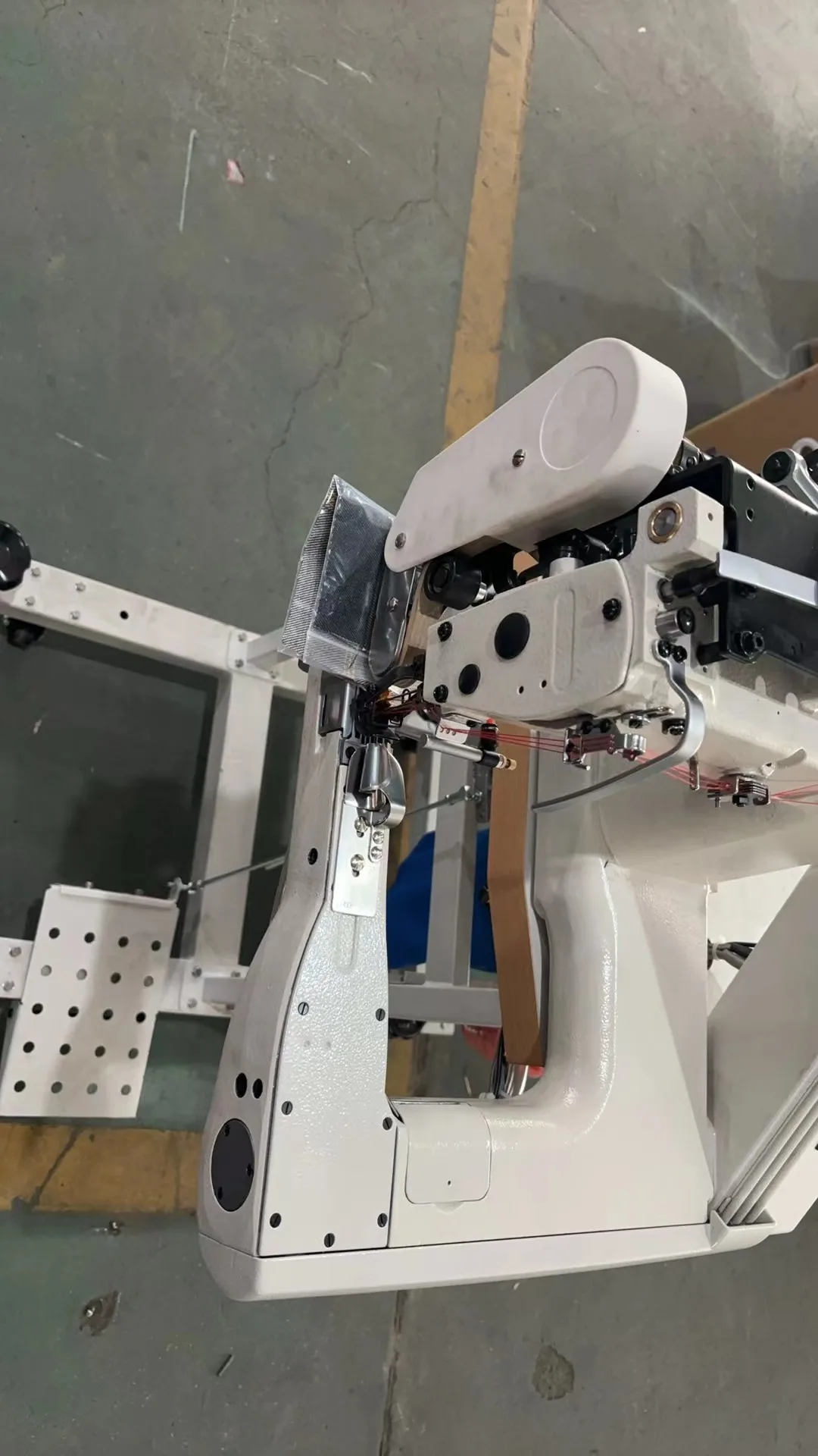 CM-J9588 Economical type Three-needle thick material auto feed off the cylinder arm machine series industrial sewing machine