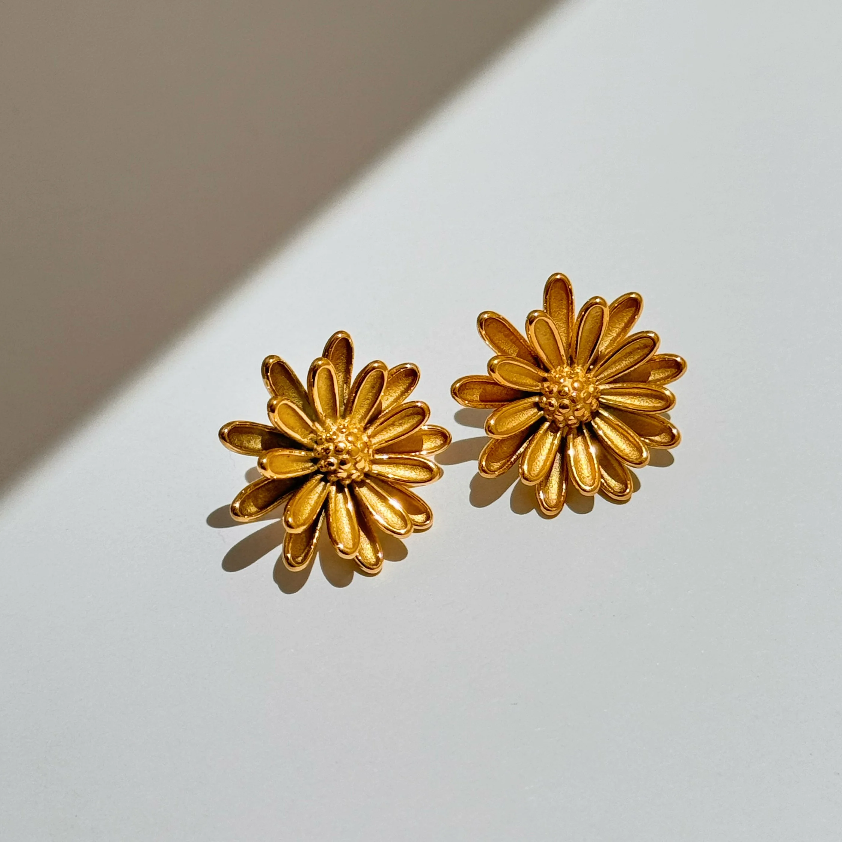2024 Dazan Winter 18k Gold Plated Unique Hypoallergenic Stainless Steel Fashionable Vintage Gypsy Daisy Flower Earrings Women