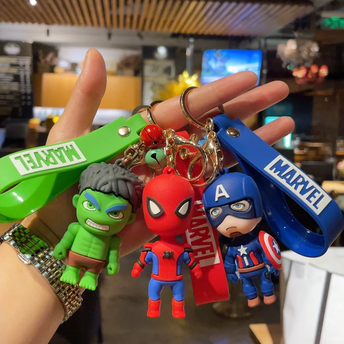 Mgirlshe Wholesale Kids Key Chain Super hero Keychains Avengers Hulk Thor PVC Keychains Gifts for Men kids