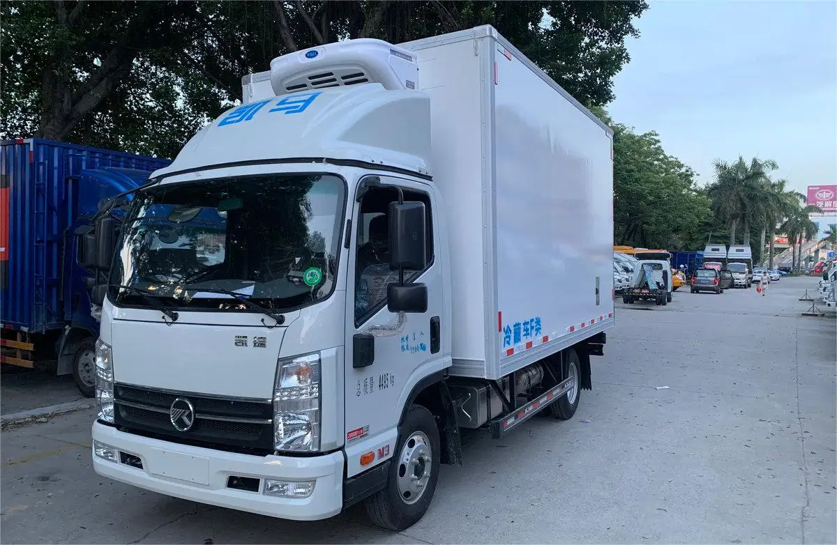 Light Refrigerator Trucks In House 6x2 KAMA EM3 81.144kWh Electric Truck Motor 135 Refrigerated Truck In China