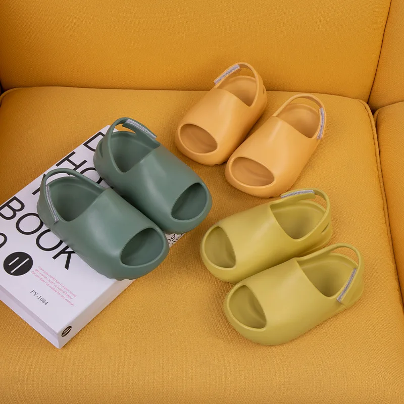 Hot Selling Children Slippers Summer Outdoor Beach Fashion EVA Sandals Kids Yeezy Slides Slippers Factory