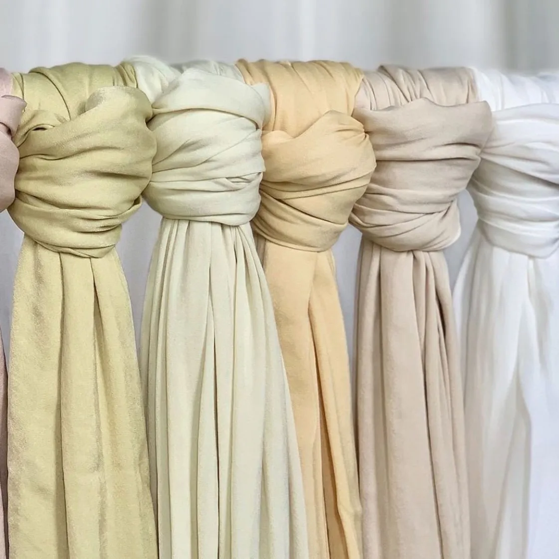 Amazon Hot Selling Premium Velvet Shawl Head Scarf Muslim Plain Satin Velvet Silk Hijab Scarves for Women