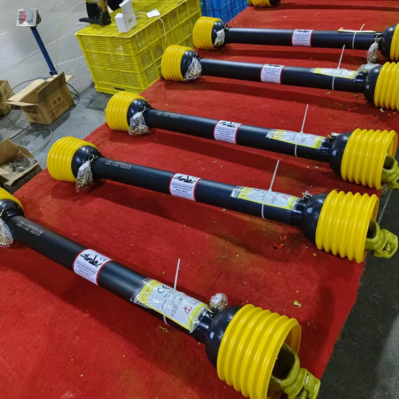 Желтый опрыскивающий фланец PTO вал с большими частями сельскохозяйственной техники