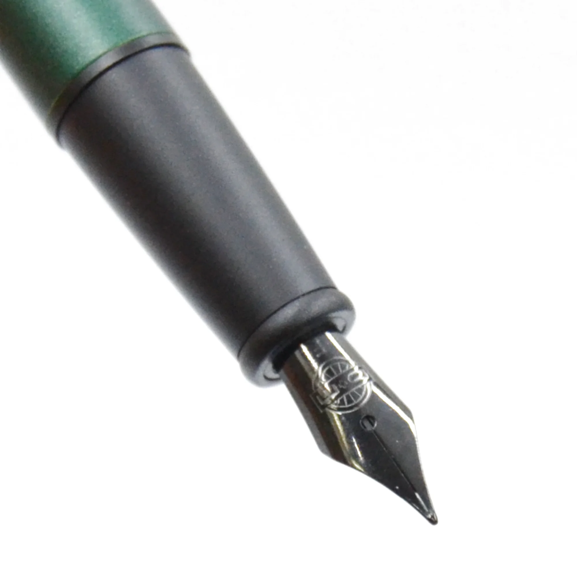 High-end Premium Fountain Pen with Matte Lacquering Green Color Gun-Metal Trim
