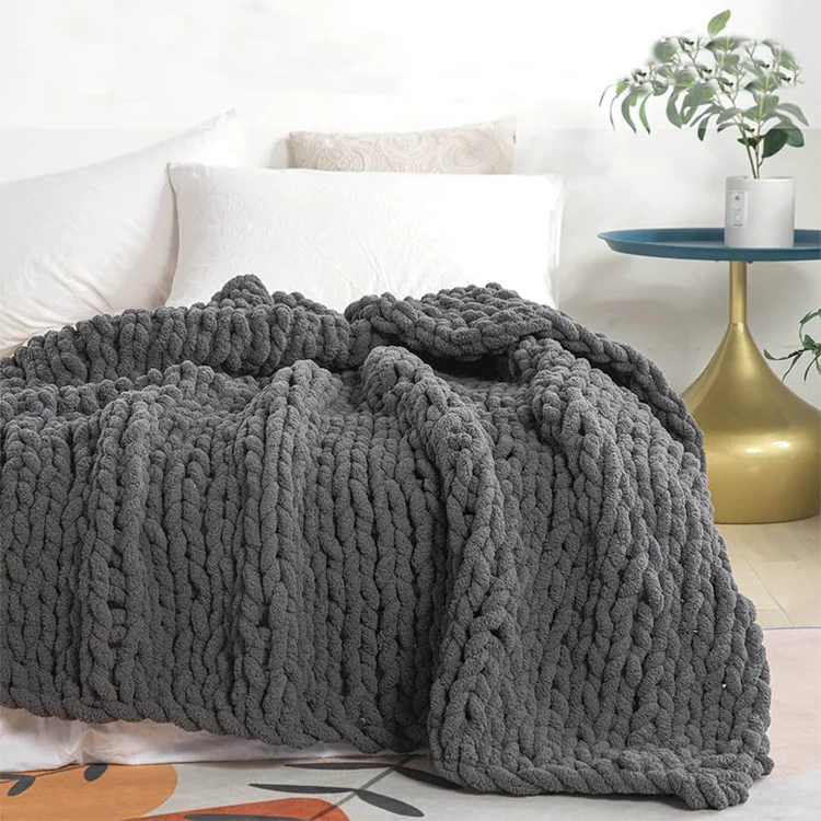 Free Small Sample OEM Manufacturer 100% Handmade Weighted Polyester Cozy Chenille Throw Chunky Yarn for Knitting Blanket