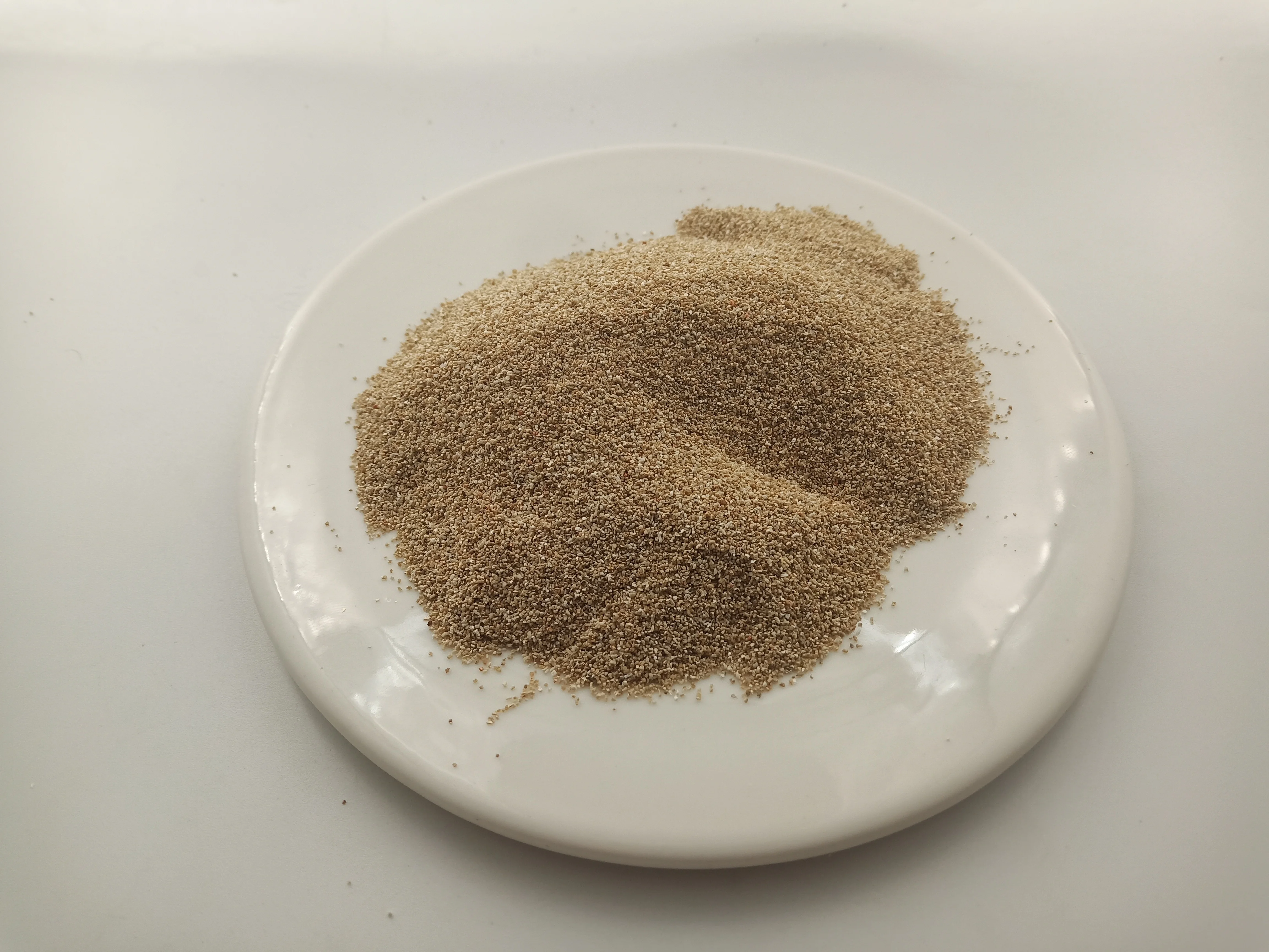 Оптовая продажа, утонченный белый вермикулит для высокотемпературной изоляции и огнеупорной изоляции, сетка 40-60