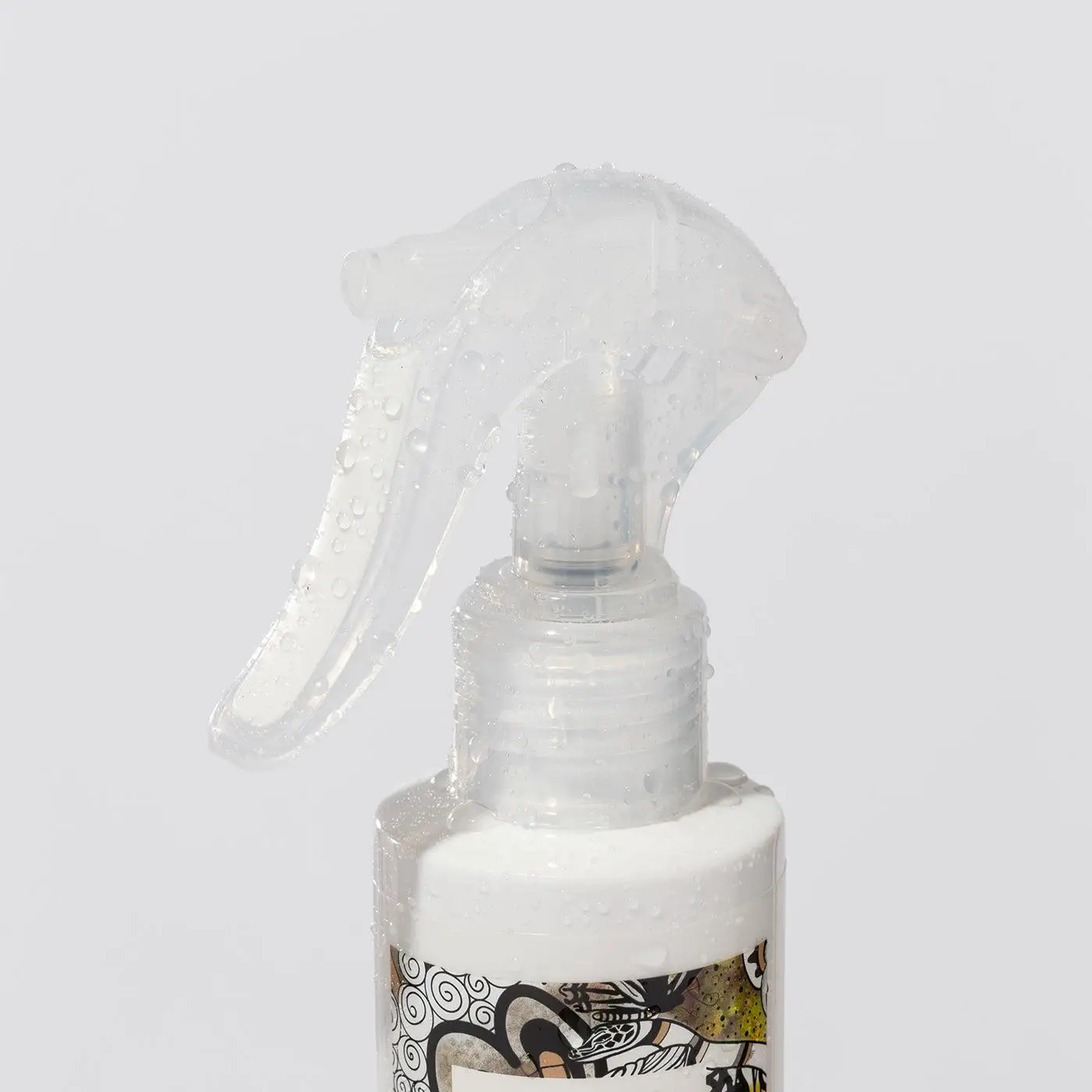 Italian Premium Nouvelle Espresso Time Color Block Intense Conditioning Spray With Acidic pH To Make Hair Coloring Last Longer