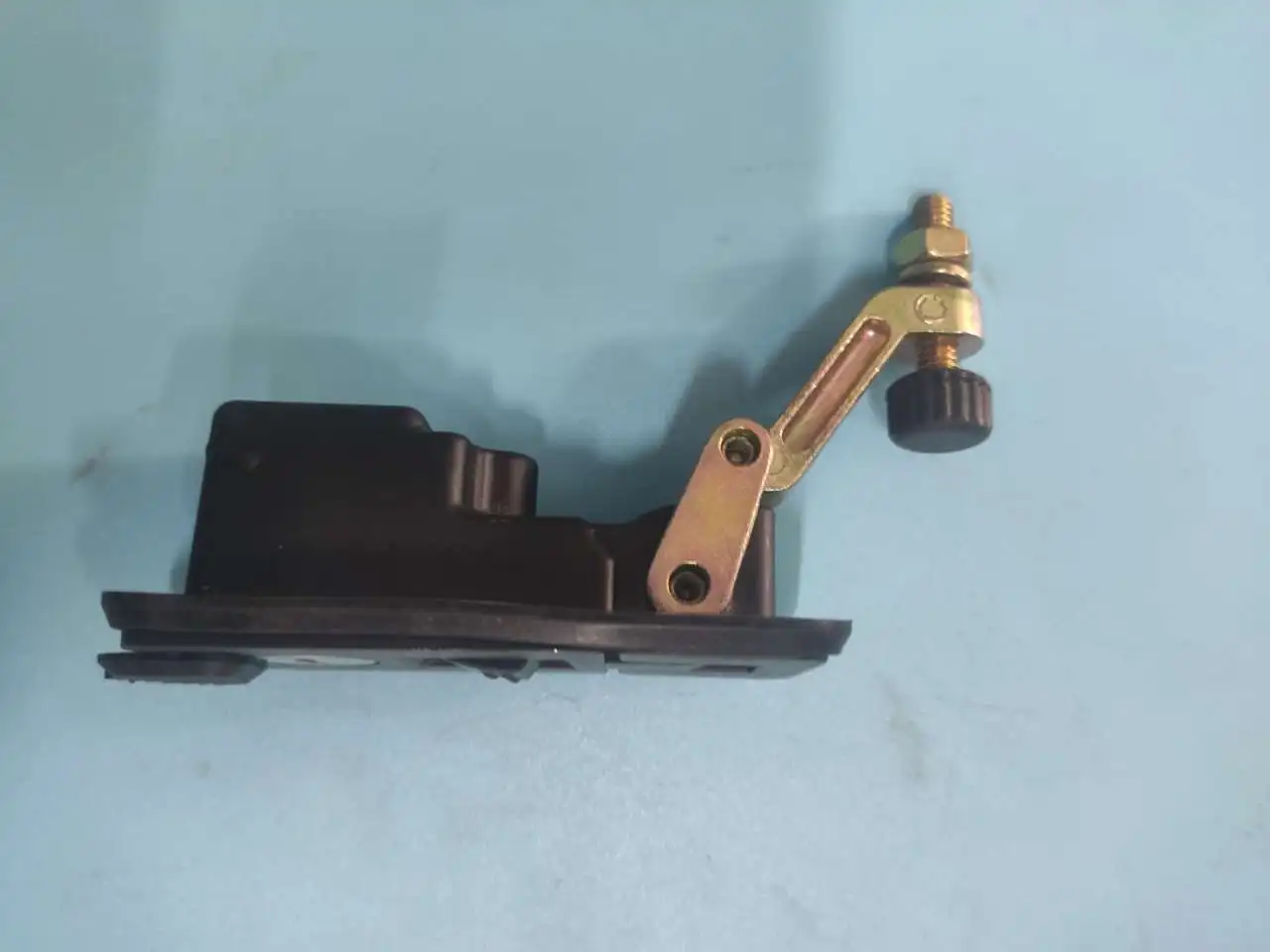 Детали HIGER блокировка корпуса с ключом 55V01-08333
